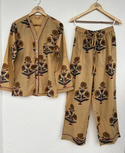 Conjunto de Pijama de Algodón con Estampado Floral para Mujer, Camisa de Manga Larga con Estampado Artesanal y Pantalones Anchos, Ropa de Dormir Boho para Mujer - Product Image 1