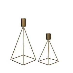Magnifique bougeoir floral en métal, éclatant d'une lueur paisible, pour une ambiance intemporelle et sereine chaque soir – un article de décoration intérieure très prisé. - Product Image 6
