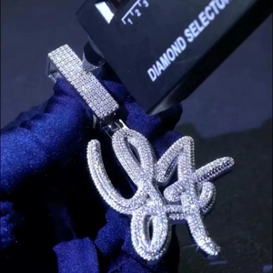 จี้เงินแท้ 925 คุณภาพสูง ผลิตตามสั่ง ประดับเพชรโมอิสซาไนต์ สำหรับผู้ชาย ระดับความใส VVS ชุบโรเดียม พร้อมสลักชื่อหรือตัวอักษร ดีไซน์เก๋สำหรับงานปาร์ตี้ - Product Image 3