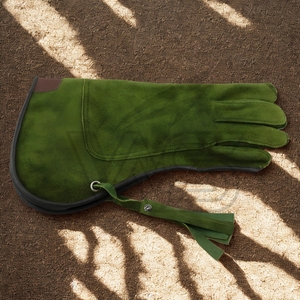 Guantes de Cuero Falcon de Diseño Personalizado, Duraderos, Impermeables, con Dedos Flexibles, Agarre Cómodo y Ajuste Seguro en la Muñeca - Product Image 2