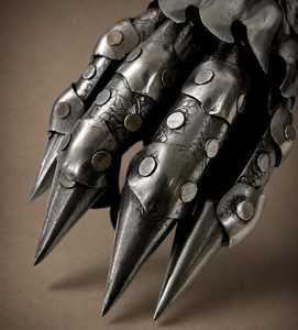 Paire de gants de chevalier médiévaux articulés en acier inoxydable plaqué argent, style antique moderne, gants de protection des mains, motif Calvin en relief - Product Image 2