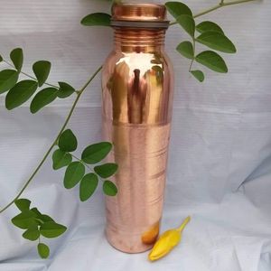 Botella de cobre portátil para hidratación, bebida ayurvédica saludable, ecológica, reutilizable, a prueba de fugas, compacta para viajes al aire libre. - Product Image 2