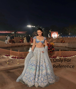 Magnifique Lehenga Choli Dupatta en soie brodée bleu ciel, réversible, longueur ras du sol, pour mariages et fêtes, protection solaire - Product Image 1