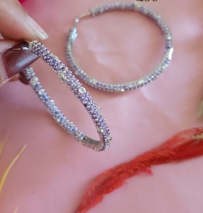 Atractivos Pendientes de Aro Étnicos de Latón Plateado con Moissanita de Primera Calidad para Mujer, Colección para Fiestas y Bodas - Product Image 3