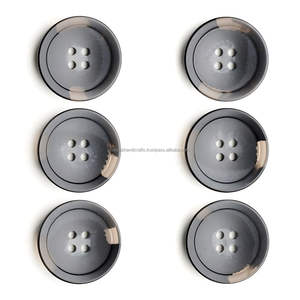 Botón decorativo de hueso de cuerno de buey hecho a mano en la India por Tayyab Handicraft accesorio de moda único ágata - Product Image 1