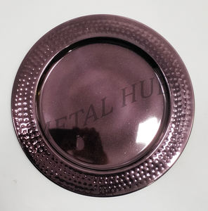 Assiette de présentation ronde en acier inoxydable martelé avec finition marron antique, base décorative pour table - Product Image 1