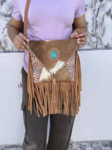 Sac à main bandoulière unique en cuir de vachette à poils, avec franges et motifs, élégant, idéal pour les cadeaux - Product Image 4