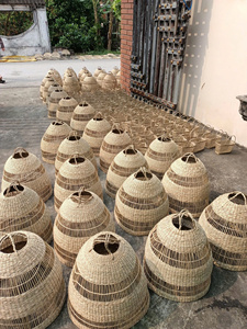 โคมไฟไม้ไผ่ธรรมชาติจากเวียดนาม งานแฮนด์เมดสำหรับตกแต่งโต๊ะ ใช้ได้ในบ้าน ห้องนอน ห้องนั่งเล่น และห้องพักโรงแรม - Product Image 2