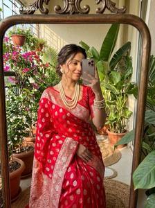 Excellent Quality Silk with Embossed design & Khatli-Cutdana Handwork Rich Pallu & Weaving Border Saree-Set Supplier from Surat - Product Image 3