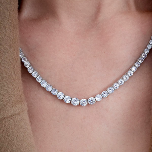 Collar de tenis de moissanita plateada, elegante y brillante, joyería de lujo para mujer, para bodas, fiestas y uso diario. - Product Image 1