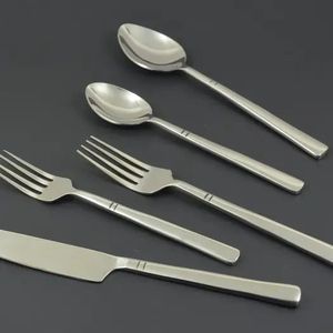 Ensemble de couverts en métal élégant haut de gamme avec finition miroir pour table à manger, ensemble de vaisselle de cuisine durable - Product Image 5