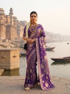Sari en tissu scintillant Aura Luxe Elite de la collection Royal Blue Blossom, élégance intemporelle pour les fêtes et les mariages - Product Image 2