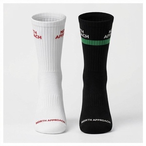 Chaussettes North Approach pour adultes, blanches avec lettres noires imprimées, respirantes, tricotées, pour l'été et les tenues décontractées - Product Image 1