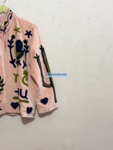 Veste en coton rose brodée, col mandarin, manches longues, broderie à la main, style Prairie Chic, veste pour femme, style printemps - Product Image 2