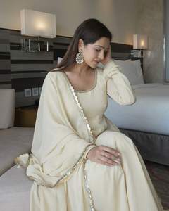 ชุดเดรส Anarkali ผ้าจอร์เจตต์สไตล์อินเดียและปากีสถานแบบดั้งเดิม พร้อมผ้าคลุมไหล่ดีไซเนอร์ สำหรับผู้หญิง สวมใส่ในงานปาร์ตี้ ชุดสวย - Product Image 2