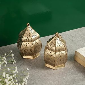 Lanterne décorative marocaine islamique en métal de style arabe, fabriquée à la main, écologique, sans flamme, blanche, avec verre coloré, de la marque Antique Creations. - Product Image 2
