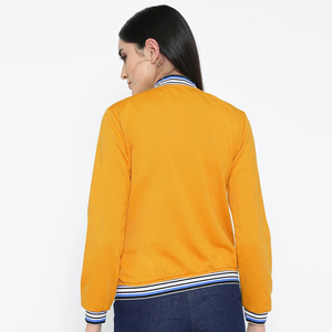 Veste de baseball pour femme personnalisée en cuir chenille avec manches en cuir et patch brodé de lettres - Product Image 3