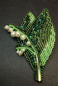 Broche artisanale haut de gamme brodée de perles, épinglette de créateur, cadeau pour elle, broche colorée brodée de perles H - Product Image 3