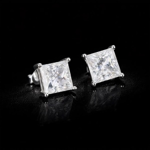 Boucles d'oreilles clous en argent sterling 925 plaqué or à quatre griffes, 20-80 points, 1-2 carats, Moissanite certifiée IGI, pour Anniversaire et Mariage - Product Image 2