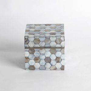 Boîte artisanale en nacre, organisateur de bijoux de luxe, conteneur décoratif pour souvenirs, accessoire élégant pour la coiffeuse à domicile - Product Image 1