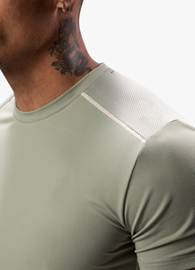 T-shirt d'entraînement athlétique pour hommes, personnalisé, à séchage rapide, pour la salle de sport, vêtements de sport performants - Product Image 2