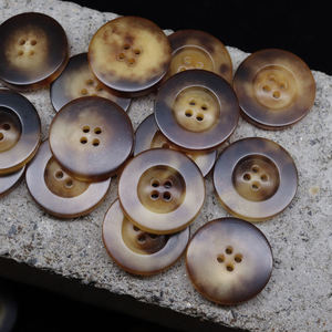 Boutons de Trench-Coat Classiques Ronds à 4 Trous en Corne de Buffle de Haute Qualité, Couleur Café, pour Manteaux en Cachemire – En Stock - Product Image 4
