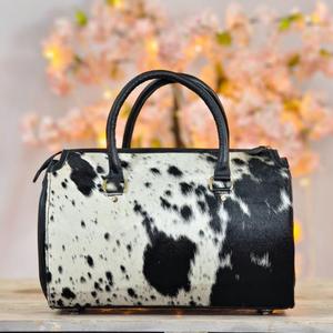 Bolso de Mano de Cuero Vacuno de Lujo con Diseño Floral Repujado y Cierre de Cremallera con Piedra Turquesa, Bolso Duradero para Mujer - Product Image 2