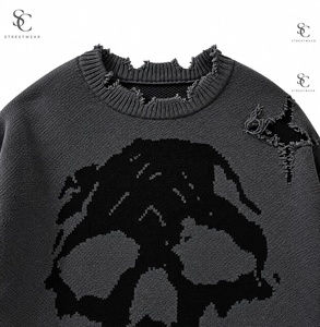 เสื้อสเวตเตอร์โอเวอร์ไซส์ลายหัวกะโหลกสไตล์โกธิคสำหรับผู้ชาย Sew Chic International รุ่นหนาสำหรับฤดูหนาว สไตล์ Y2K กรันจ์ ขาดๆ แบบยูนิเซ็กส์ แขนยาว - Product Image 4