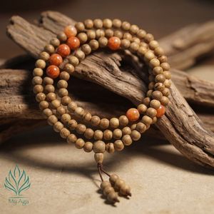 Joyería Budista Unisex para Oración, Brazalete Mala de Madera Natural Marrón de 62 cm con 108 Cuentas y Detalles de Coral Rojo - Product Image 3