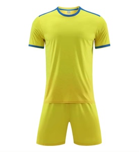 Ensemble maillot et short de football 100% polyester à séchage rapide pour hommes, design et logo personnalisés, qualité professionnelle - Product Image 1