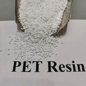 Copos de Plástico PET de Alta Demanda Suministrados para Reciclaje a Gran Escala y Mercados de Exportación - Product Image 1