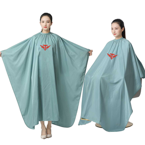 ผ้าคลุมตัดผม Tactus Industries สีเขียวอมฟ้า โลโก้สีแดง ผ้าโพลีเอสเตอร์กันน้ำ ไม่ติดเส้นผม เป็นมิตรกับสิ่งแวดล้อม สำหรับร้านทำผมและร้านตัดผมชาย - Product Image 4