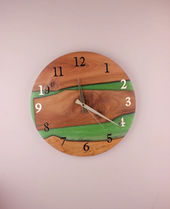 Horloge murale en bois d'acacia et résine époxy, style rivière, personnalisée, pour la décoration intérieure - Product Image 5