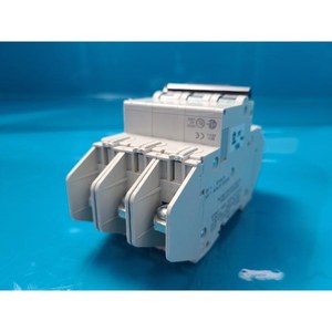 Disjoncteur miniature SCHNIDER Multi 9 C60 15A-Type D 3 pôles 240VAC, utilisé comme pièce détachée d'équipement semi-conducteur d'époque - Product Image 3