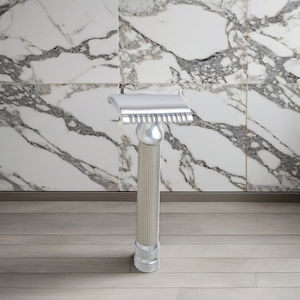 Madhav มีดโกนโลหะทองเหลืองสองคมปลอดภัย SHD-21ใบมีดสแตนเลสดีไซน์แบบดั้งเดิมที่สมบูรณ์แบบสำหรับอุตสาหกรรมโลหะ - Product Image 1