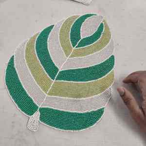 Mantel individual artesanal bordado con cuentas de vidrio para decoración del hogar en eventos festivos navideños, elegante mantel individual para mesa de café o comedor. - Product Image 6