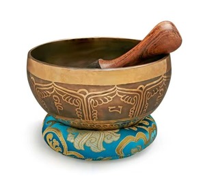 Cuenco tibetano artesanal de latón, diseño tradicional redondo, decoración de mesa para interiores, para meditación y uso en la sala de estar - Product Image 2