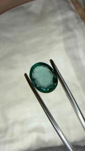 Émeraude naturelle zambienne rare de 2,36 carats, taille ovale, pierre précieuse verte de qualité bijoux - Product Image 3