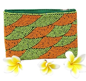 Pochette à monnaie élégante et raffinée, nouvelle collection, broderie perlée artisanale de qualité supérieure, perles de verre, forme carrée, vert jaune multicolore - Product Image 1