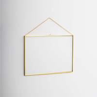 Cadre photo en verre suspendu, fait main, moderne, écologique, avec cadre en laiton géométrique pour fleurs et plantes pressées