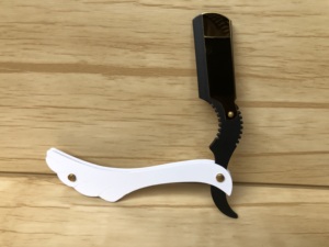 ที่โกนหนวดแบบใบมีดตรงคุณภาพสูงสำหรับร้านเสริมสวย ผู้ชาย ด้ามจับสีดำโบราณ พับได้ สแตนเลสสั่งทำพิเศษสำหรับช่างตัดผม - Product Image 2