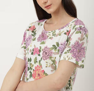 Camiseta de manga corta con estilo suave para mujer Ideal para uso diario Diseñado por fabricantes de ropa de calidad para la comodidad - Product Image 4