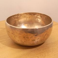 Cuenco Tibetano de Latón Puro para Sanación Sonora con Palo de Percusión, Diseño Budista Tradicional para Meditación, Yoga y Relajación - Product Image 6