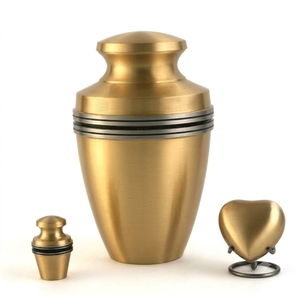 Urna Funeraria de Metal Hecha a Mano con Bordes Grabados Antiguos, Urna Pequeña y Recuerdo en Forma de Corazón - Product Image 4