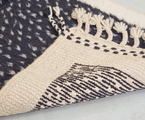 Alfombra de Nudos Marroquí de Lujo, Base Blanca con Puntos Negros, Lana Anudada a Mano, Acolchada, Resistente a las Manchas, Antideslizante, para Sala de Estar, Lavable a Mano - Product Image 5