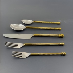 Ensemble de couverts élégants avec poignée dorée, 5 pièces, en acier inoxydable, passe au lave-vaisselle, ustensiles de mariage - Product Image 2
