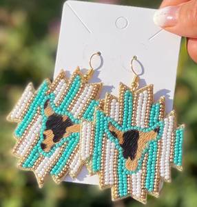 Boucles d'oreilles artisanales perlées avec des rayures turquoise, blanches et dorées, thème floral, forme ovale, bijoux de fête pour femmes - Product Image 1