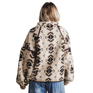 เสื้อสเวตเชิ้ตคอตั้งทรงหลวม แบรนด์ SPINE CRAFT รุ่น Geometric Fleece Pullover แขนเสื้อแบบดรอปโชว์เดอร์ ซิปครึ่งตัว เหมาะสำหรับฤดูหนาว ดีไซน์ทันสมัยสำหรับผู้หญิง - Product Image 3