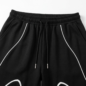 Conjunto de camiseta holgada extragrande y pantalones anchos para hombre, conjunto de dos piezas de ropa urbana personalizada con detalles de ribete en contraste. - Product Image 6