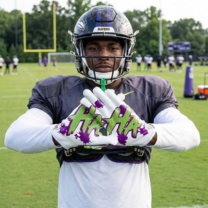 Gants de football américain en silicone 7v7 de haute qualité, personnalisés et imprimés, avec technologie antidérapante pour des prises sécurisées - Product Image 4